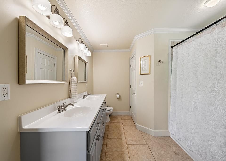 22nd image of 270 Ausburn Rd