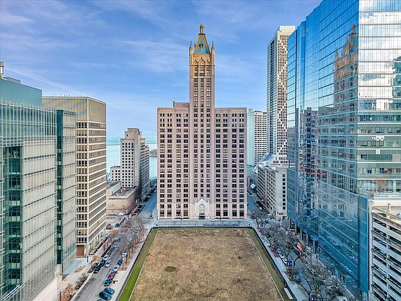 3rd image of 680 N Lake Shore Dr APT 212