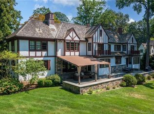 33 Woodside Dr, Greenwich, CT 06830