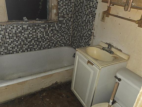 5th image of 3422 Lucas And Hunt Rd