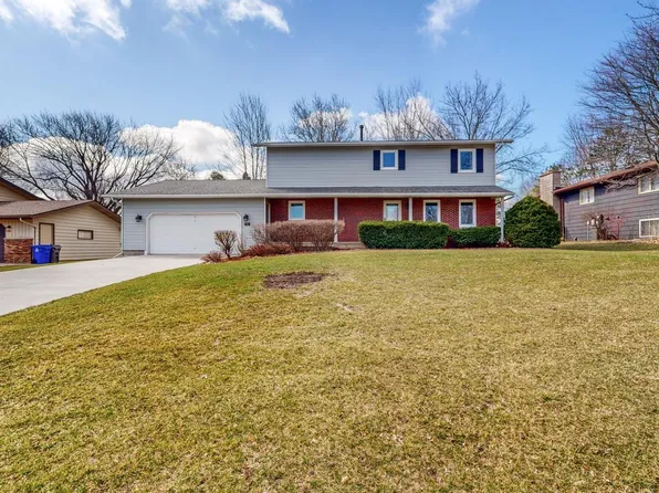 302 4th St NW, Byron, MN 55920