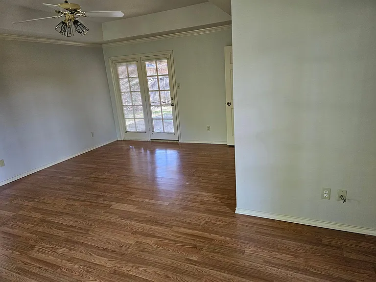 1201 Boardwalk St — Photo 8