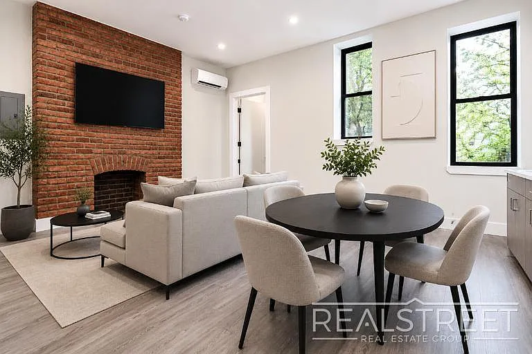 697 De Kalb Ave #1B — Photo 2