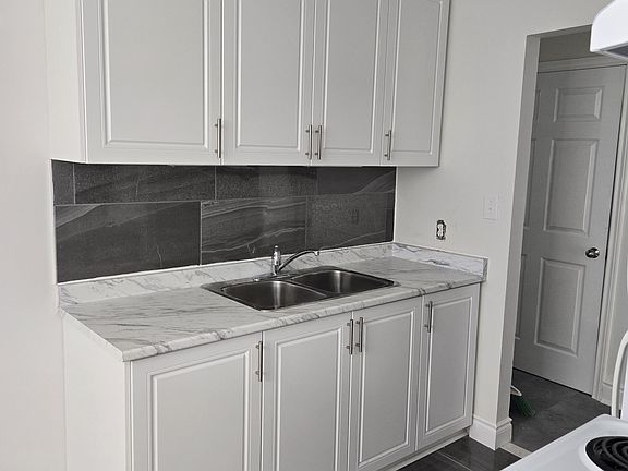 2nd image of 408 Bloor St E #204