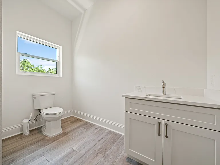 1033 Hammock Cir — Photo 24
