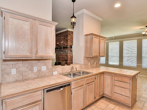5th image of 10621 S Miller Ave