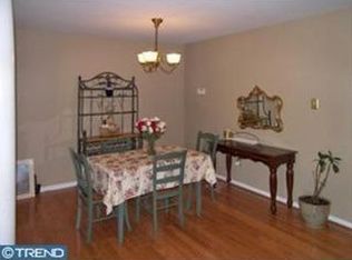 98 Fox Meadow Dr, Sicklerville, NJ 08081