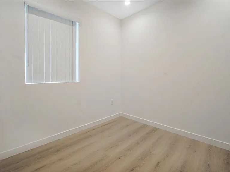 10918 Camarillo St #301 — Photo 17