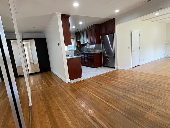 5th image of 704 Durshire Way
