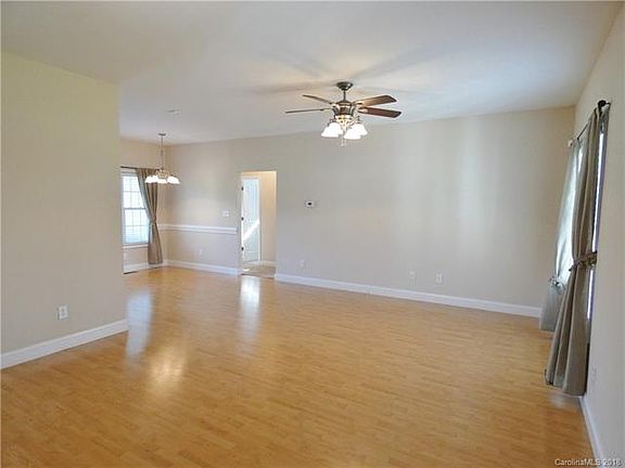 5th image of 111 Heathrow Ln