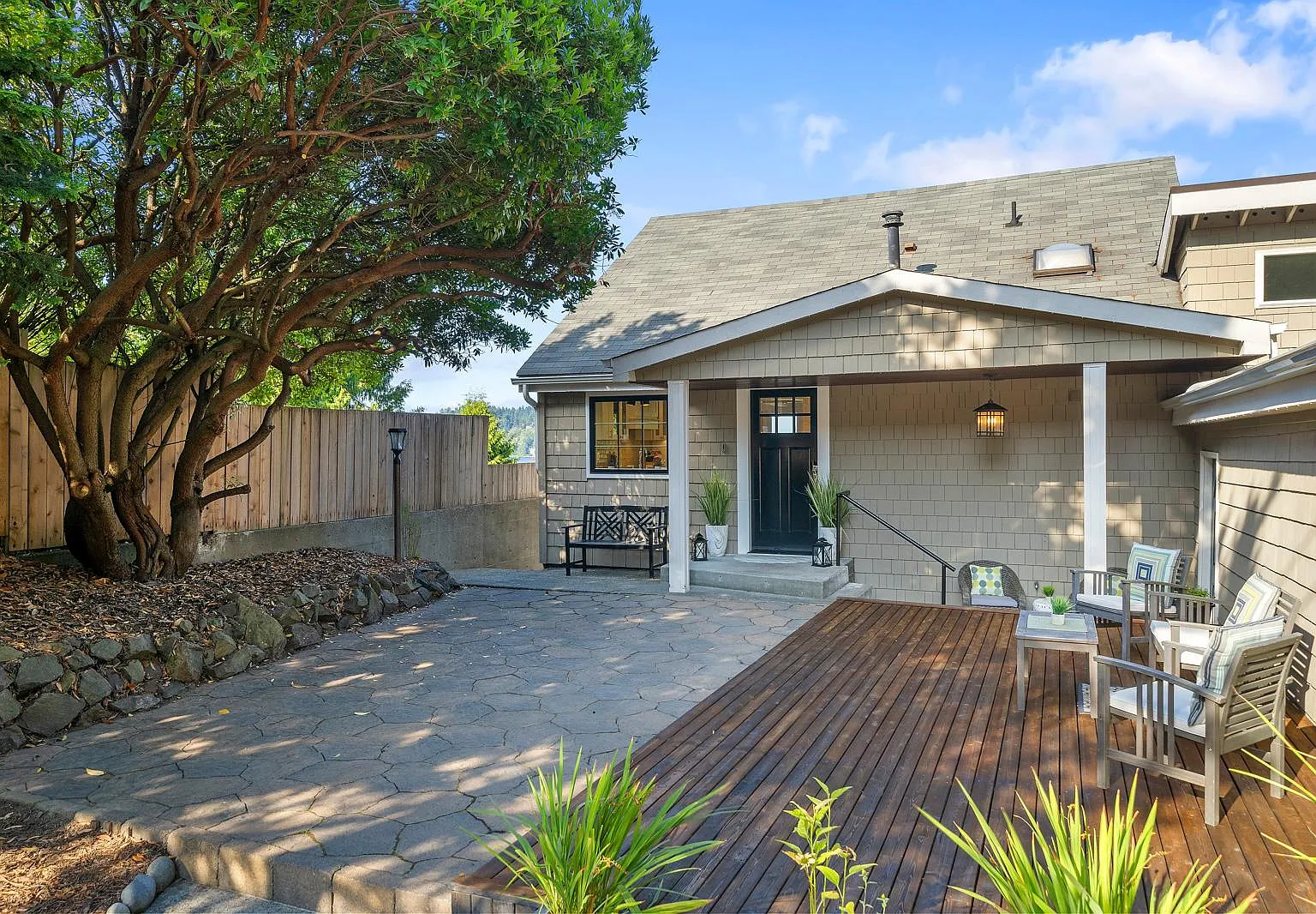 2 bed, 2.5 bath, 2380 sqft, $5,990 — Photo 2