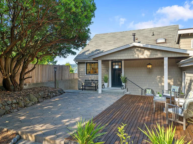 10498 Dixon Dr S — Photo 2