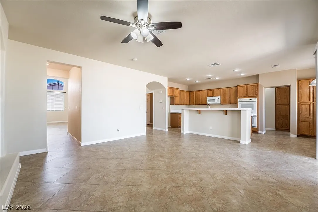 5 bed, 3.0 bath, 2592 sqft, $2,625 — Photo 4