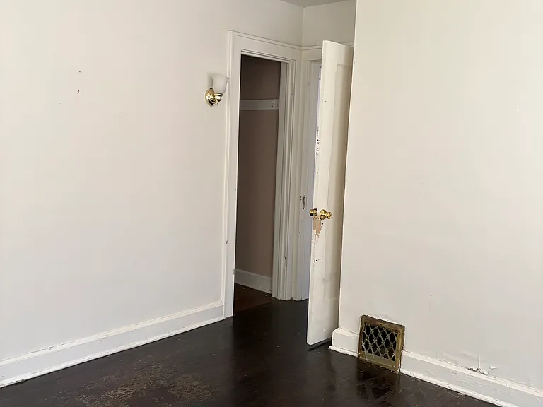 Second bedroom.