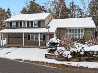 90 Van Deusen Rd, Hudson, NY 12534