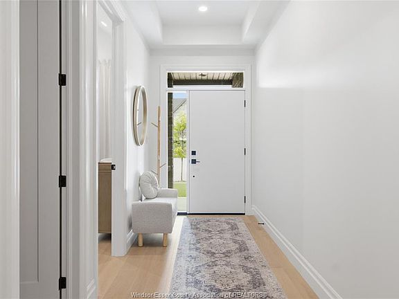 5th image of 299 Xavier Cir