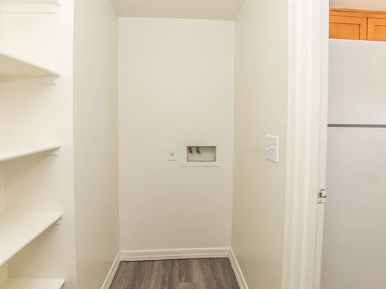 Indigo Pointe Apartments — Photo 25