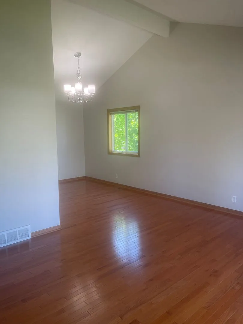 Welcome Home! Charming 3 Bed, 2 Bath House in Lavista NE — Photo 2