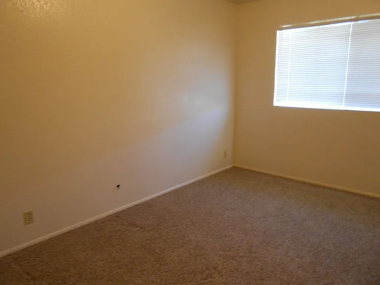 835 Shiloh Ct — Photo 3