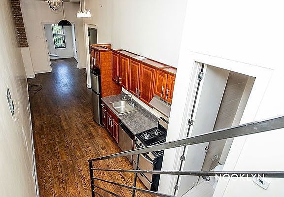 2nd image of 167 Stanhope St APT 3L