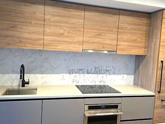 3rd image of 10448 University Dr #809