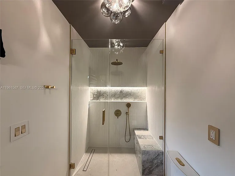 920 SW 50th Ave — Photo 42