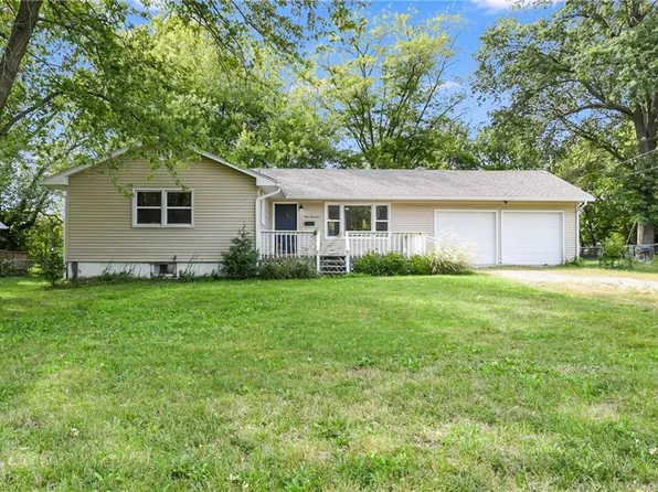 1000 Eastwood Rd, Harrisonville, MO 64701