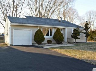3012 Chestnut Ave, Medford, NY 11763