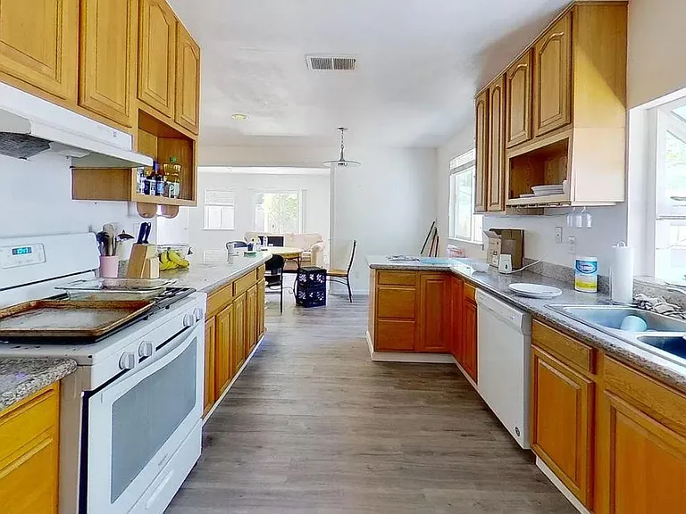 924 Colorado Ave — Photo 3