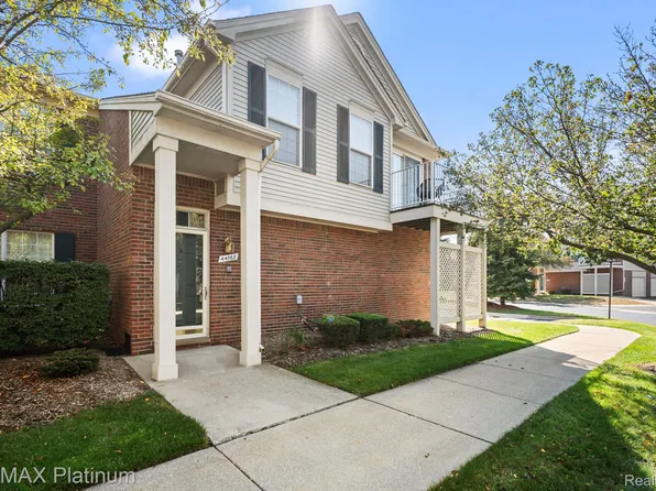 44068 Elm Dr, Sterling Heights, MI 48313