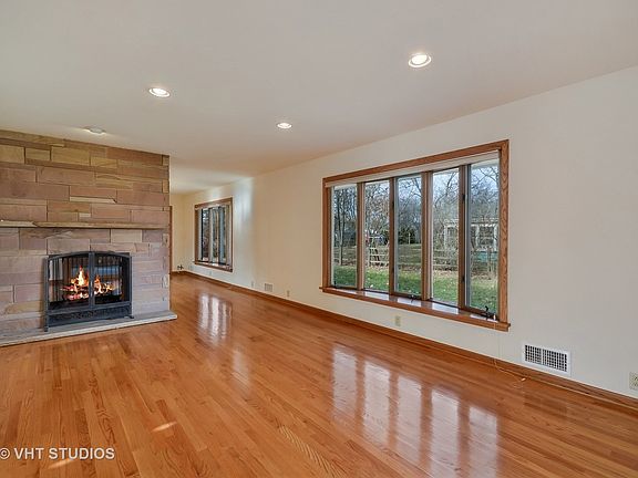 2nd image of 1321 Foxglove Dr
