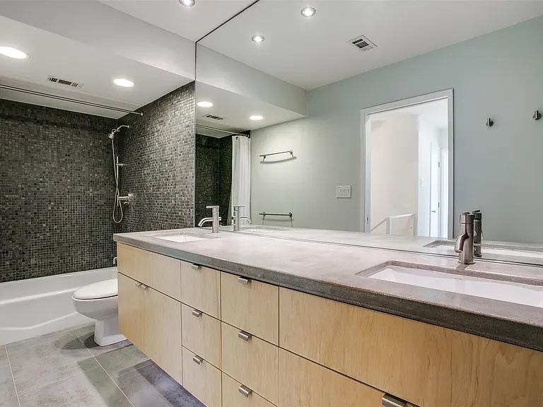 3945 Buena Vista St #C — Photo 18