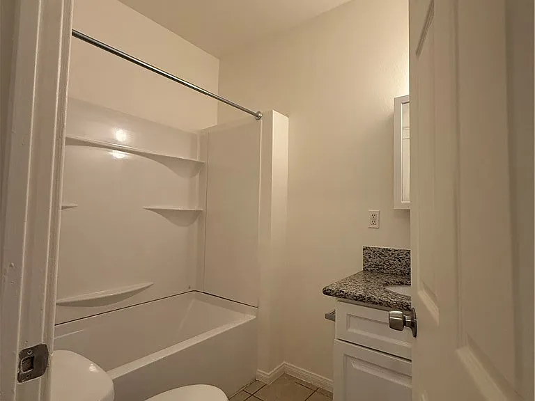 718 Chestnut Ave #12 — Photo 3
