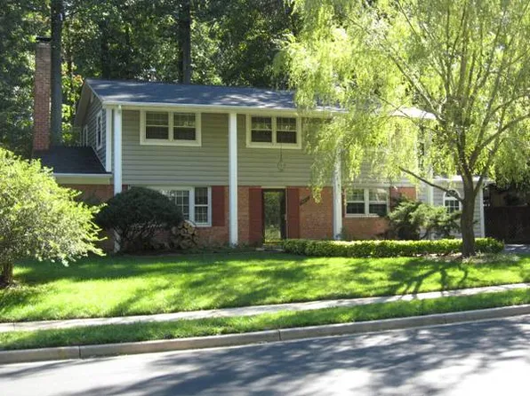 8803 Bridle Wood Dr, Springfield, VA 22152