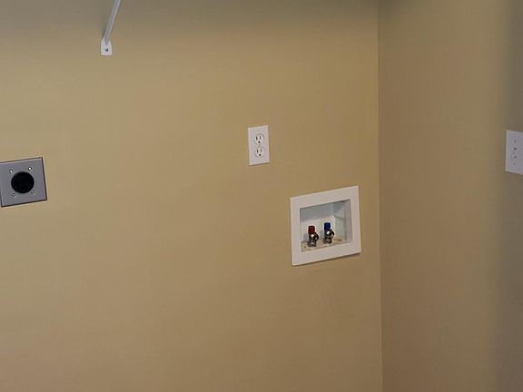 5th image of 727 Greensboro Way