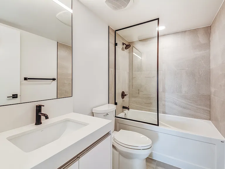 150 Roehampton Ave — Photo 6