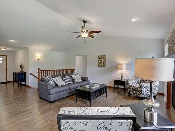 3rd image of 2535 Sussex Pl