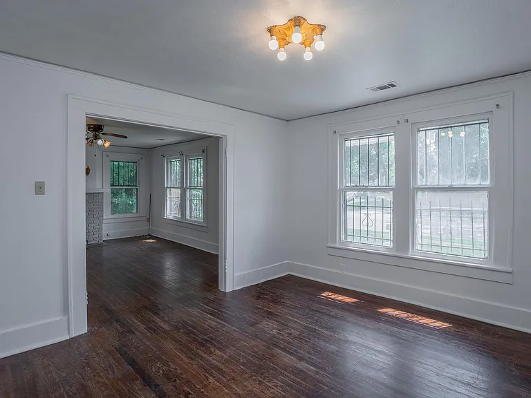 1018 Lewis St — Photo 11