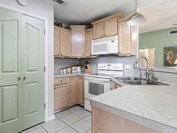 4th image of 135 Barton Rd