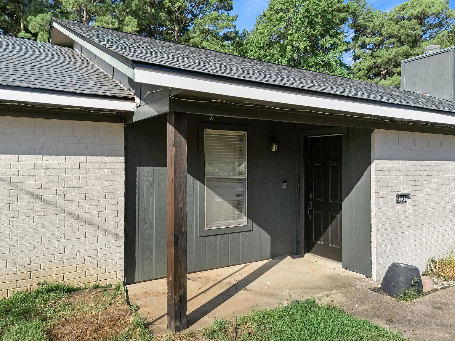 3 bed, 2.0 bath, 1284 sqft, $2,000 — Photo 2