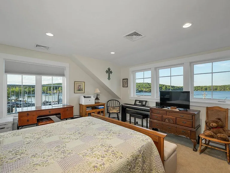 2 Lake St #B — Photo 31