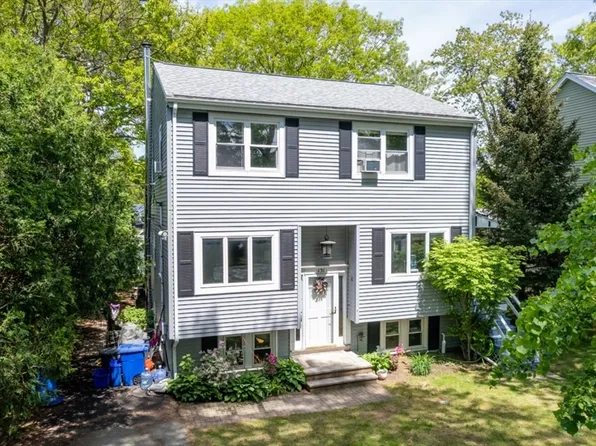 131 Woodside Ln, Arlington, MA 02474