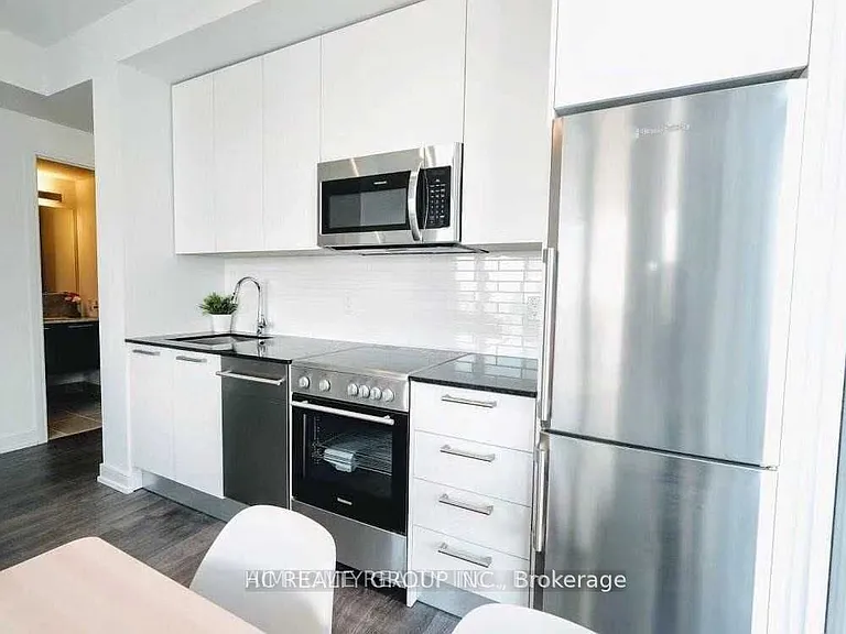 28 Wellesley St E #2009 — Photo 6