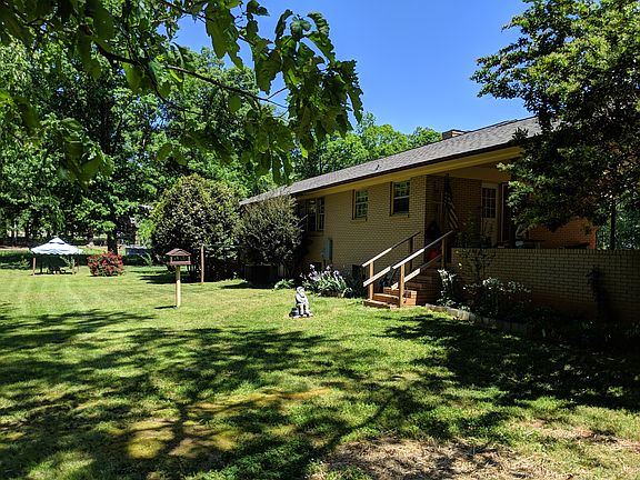 4th image of 1834 Windmill Ln