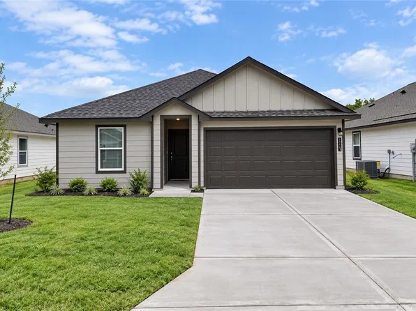 1113 Brasel Dr, Aransas Pass, TX 78336