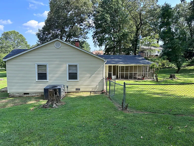 915 Stewart Ave — Photo 15