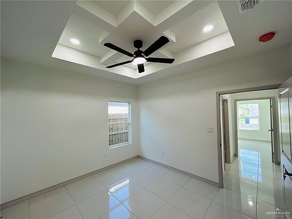 5th image of 518 Tower Oak Dr