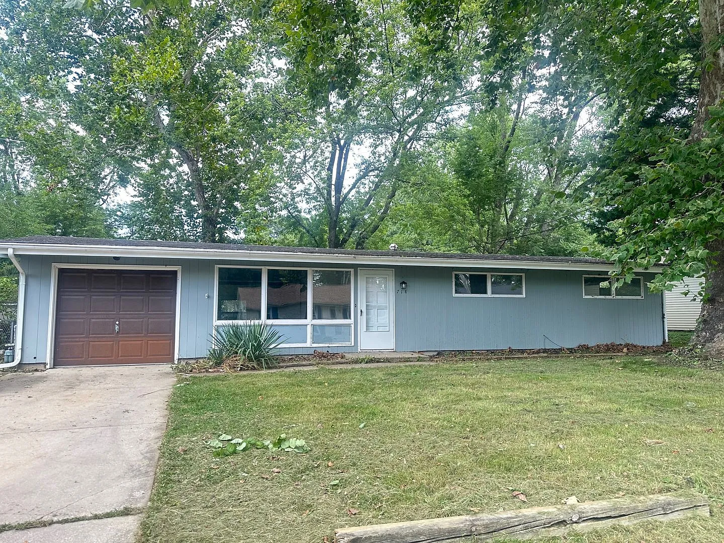 714 Breen Dr photo 1