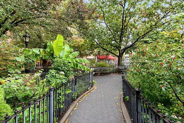 Rented by Sotheby's International Realty | media 18