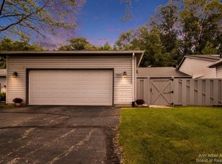 2861 E Telluride Dr, Brighton, MI 48114